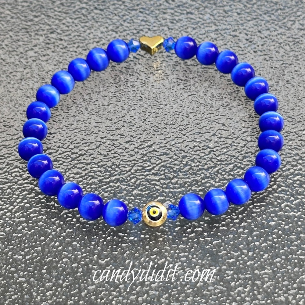 NWT Handmade Blue Friendship Beaded Bracelet With Eye & Heart Charm.